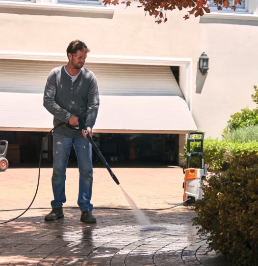 stihl-RE-90-pressure-washer-app-526x541