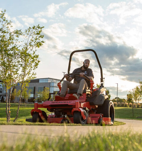 Gravely Pro-Turn 672 with ROPS | B.W. Machinery