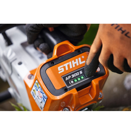 STHIL-MSA-220-T-Removable-Battery-Slot-526x541