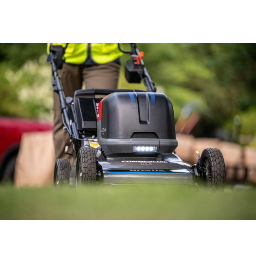 Honda-Lawn-Mower-HRC-BE-Lifestyle-Mowing-06-RGB_8_6_2025_11_50_26_PM-526x541