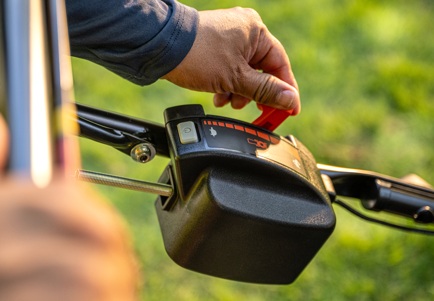 Honda-Lawn-Mower-HRC-BE-Lifestyle-eCruiseControl-01-RGB_8_6_2025_11_47_08_PM