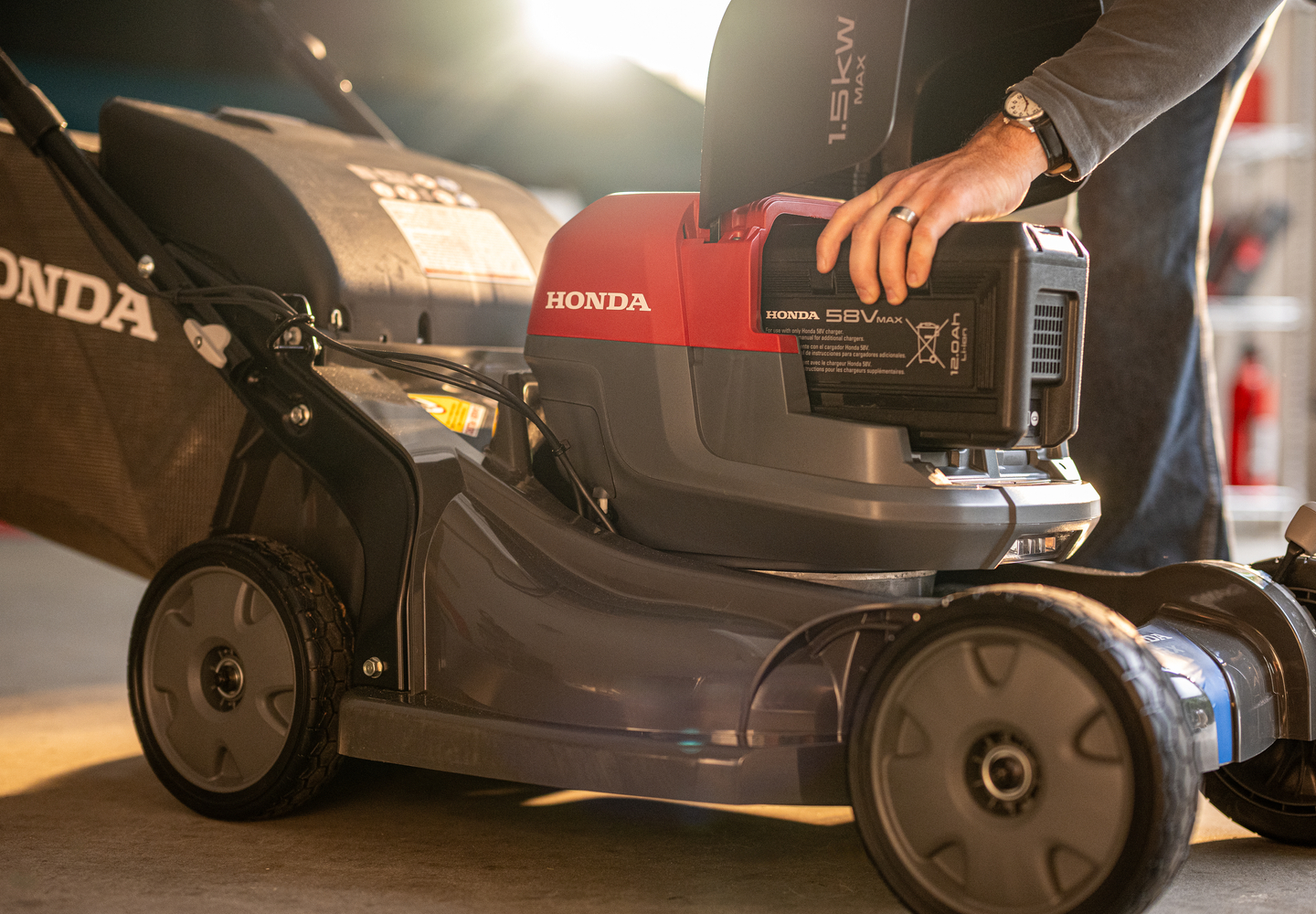 Honda_HRX217-BE_Lifestyle-Battery