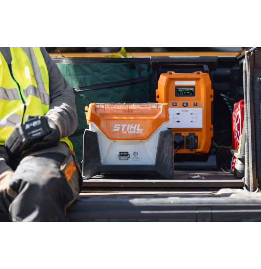 Stihl-AL-1802-MO-High-Speed-Charger-EA104305505-10-526x541